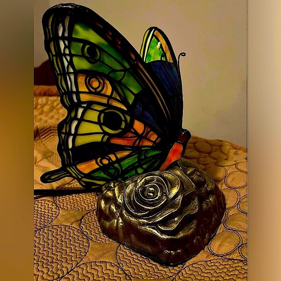 BNIB Stained Glass Butterfly Lamp ๐ฆ - Picture 7 of 7